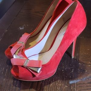 4/$20 red velvet guess heels